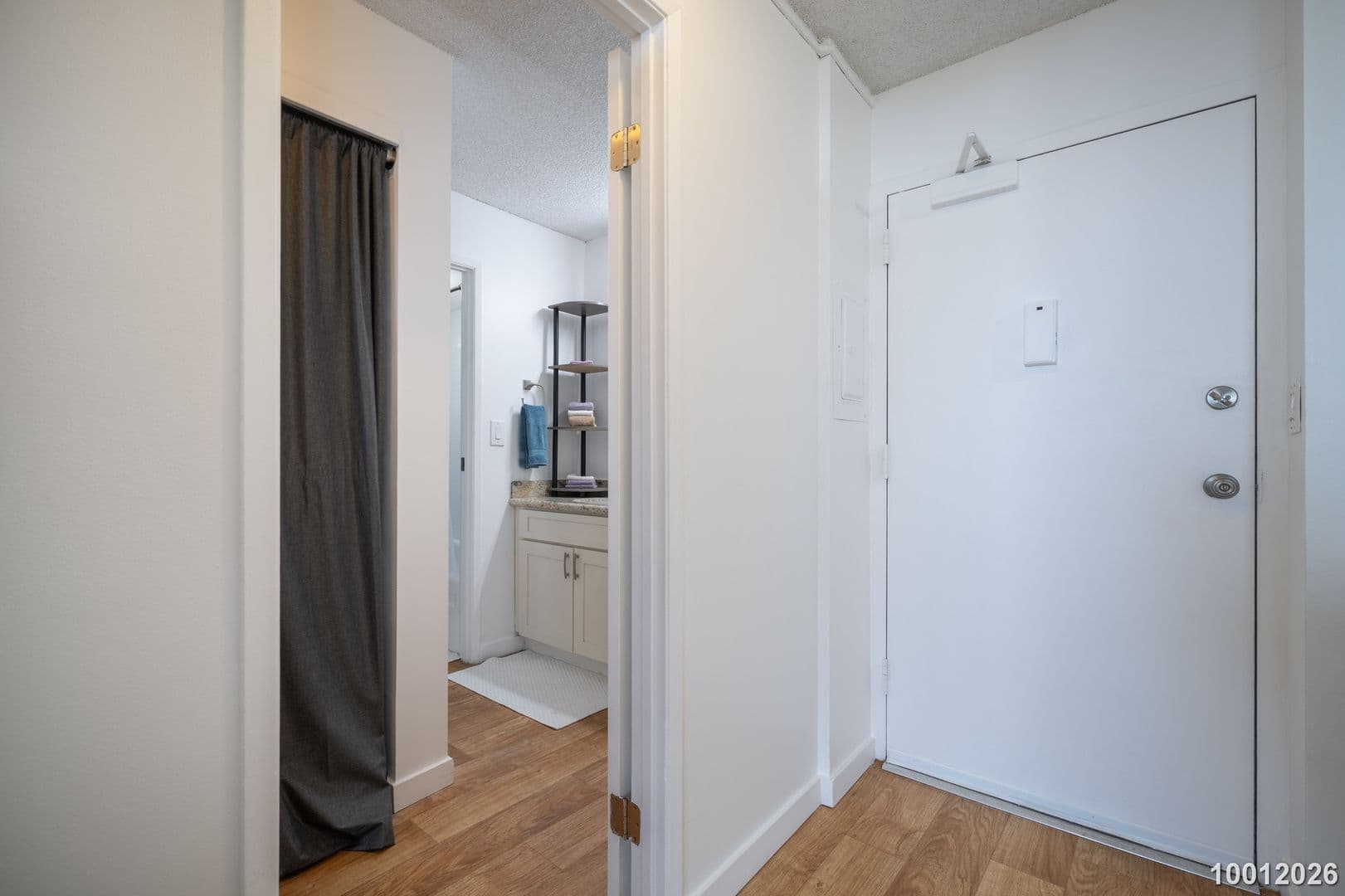 Aiea House: 98-450 Koauka Lp. Apt. 1711