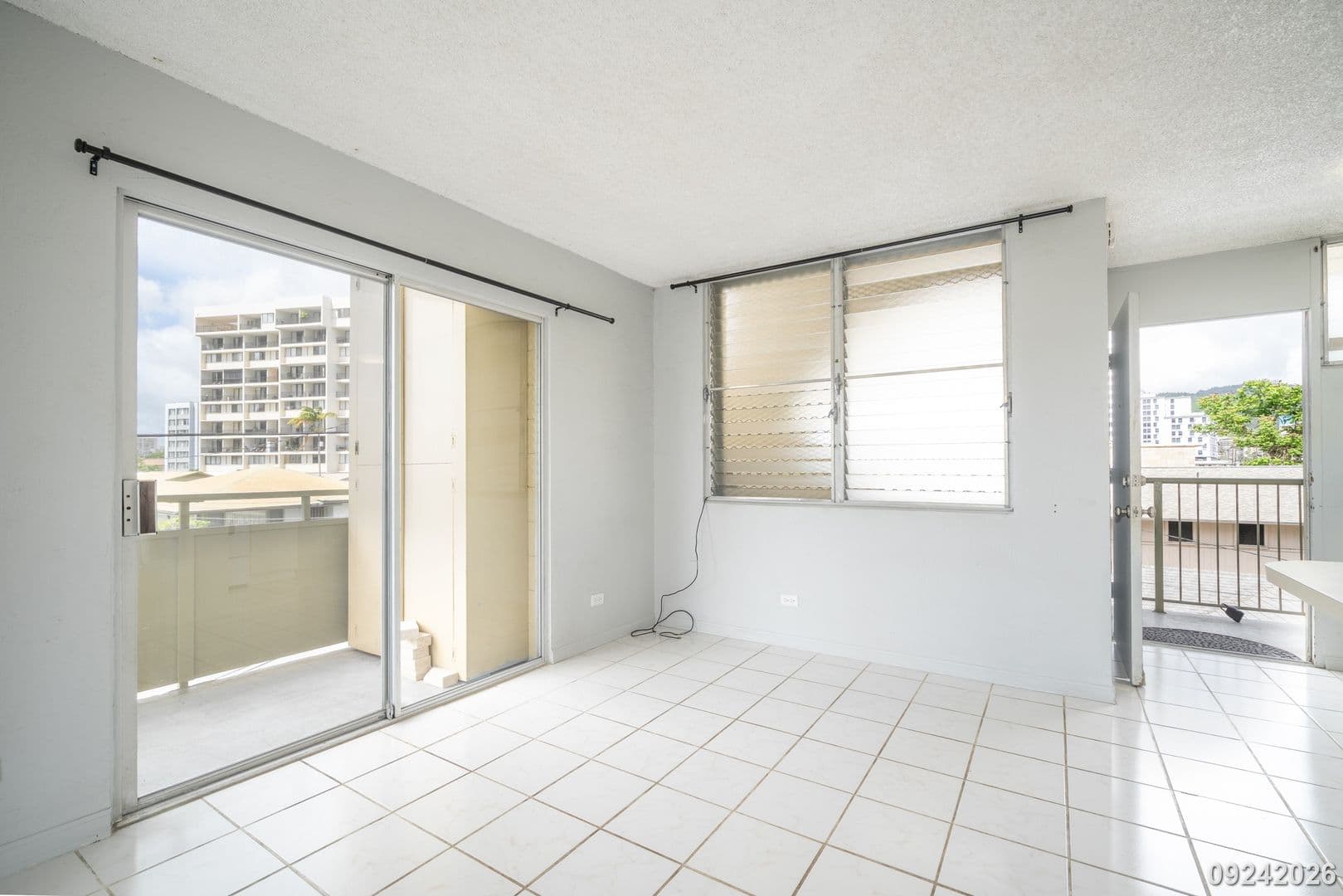 Honolulu House: 727 University Ave #201