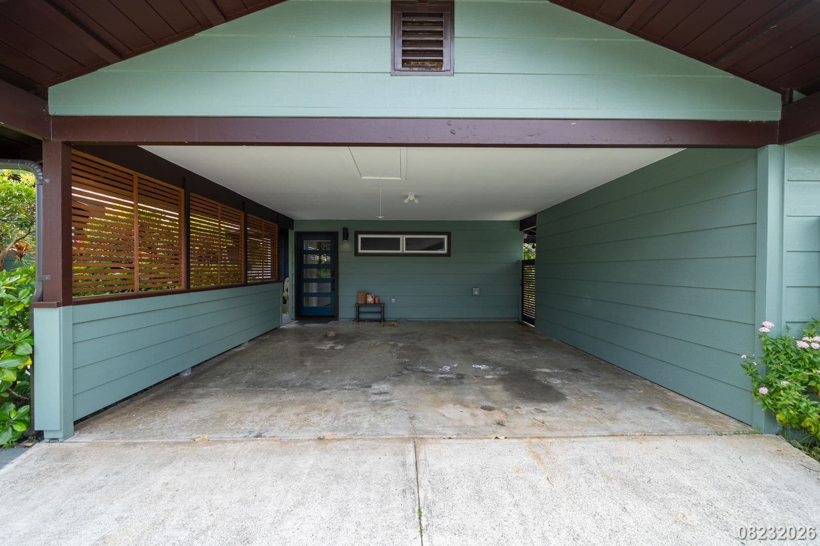 Kailua House: 427 Akoakoa Pl.