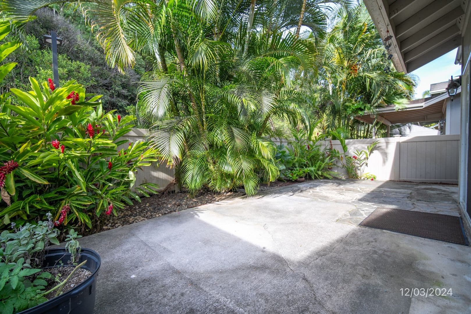 Mililani House: 95-1049 Wikao St