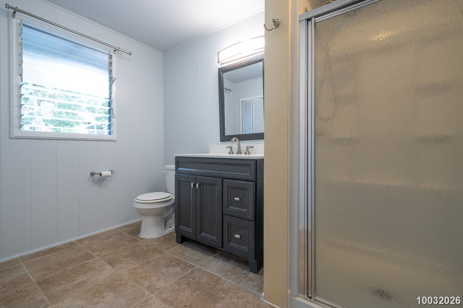 Honolulu House: 1583 Kalaepaa Dr C (Upstairs)