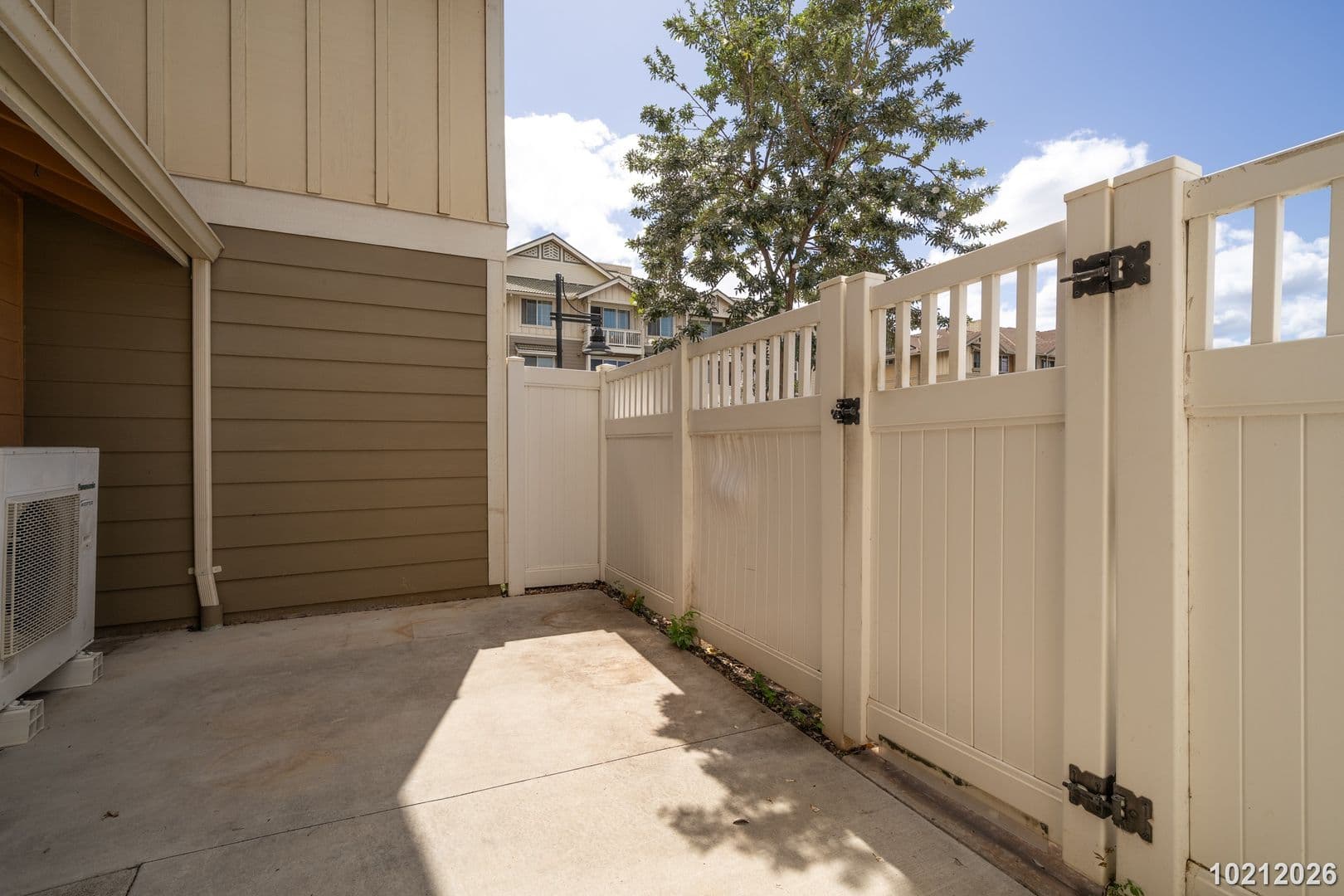 Kapolei House: 1020 Kakala St.