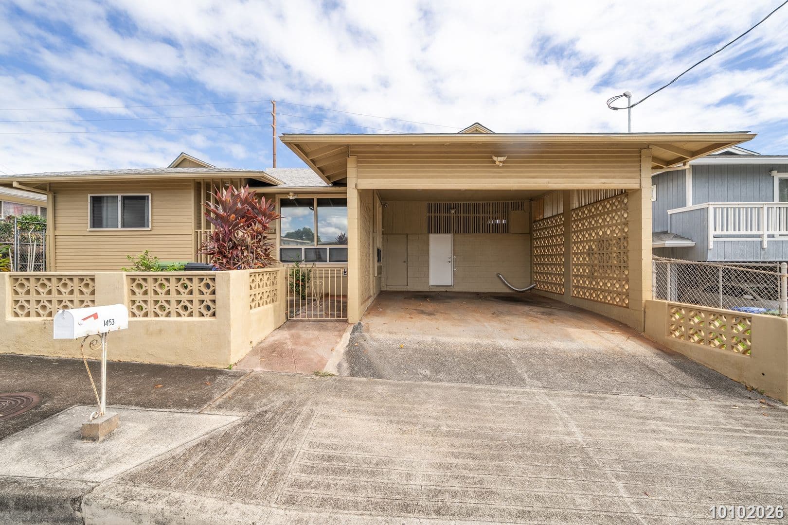 Pearl City House: 1453 Kalauipo St.