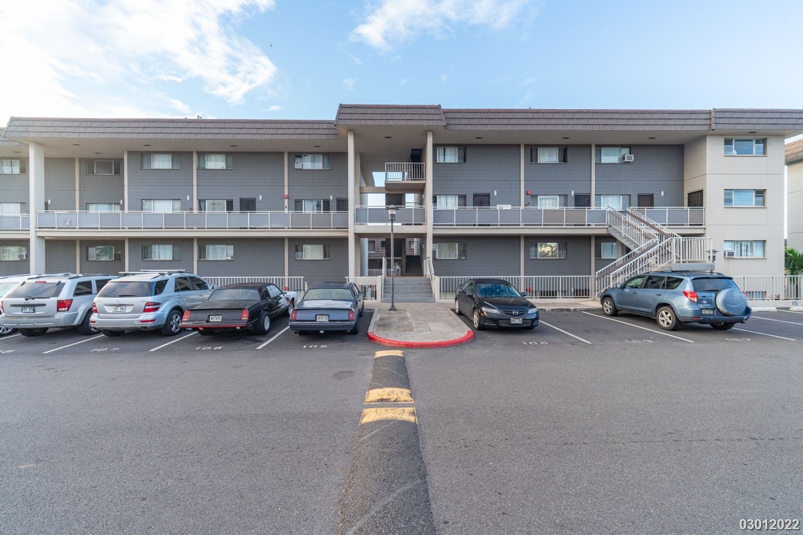 Honolulu Condo: 4280 Salt Lake Blvd Apt J66