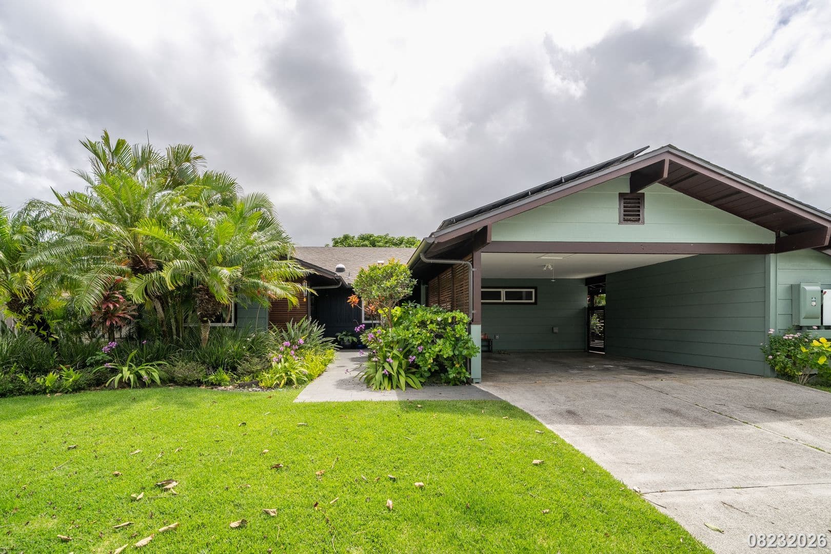 Kailua House: 427 Akoakoa Pl.