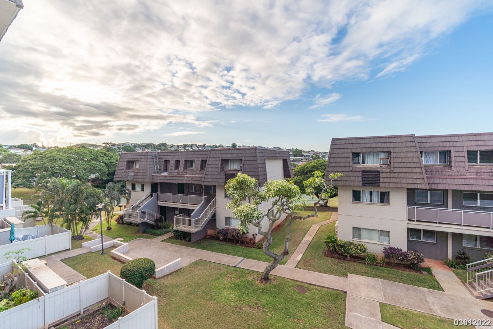 Honolulu Condo: 4280 Salt Lake Blvd Apt J66