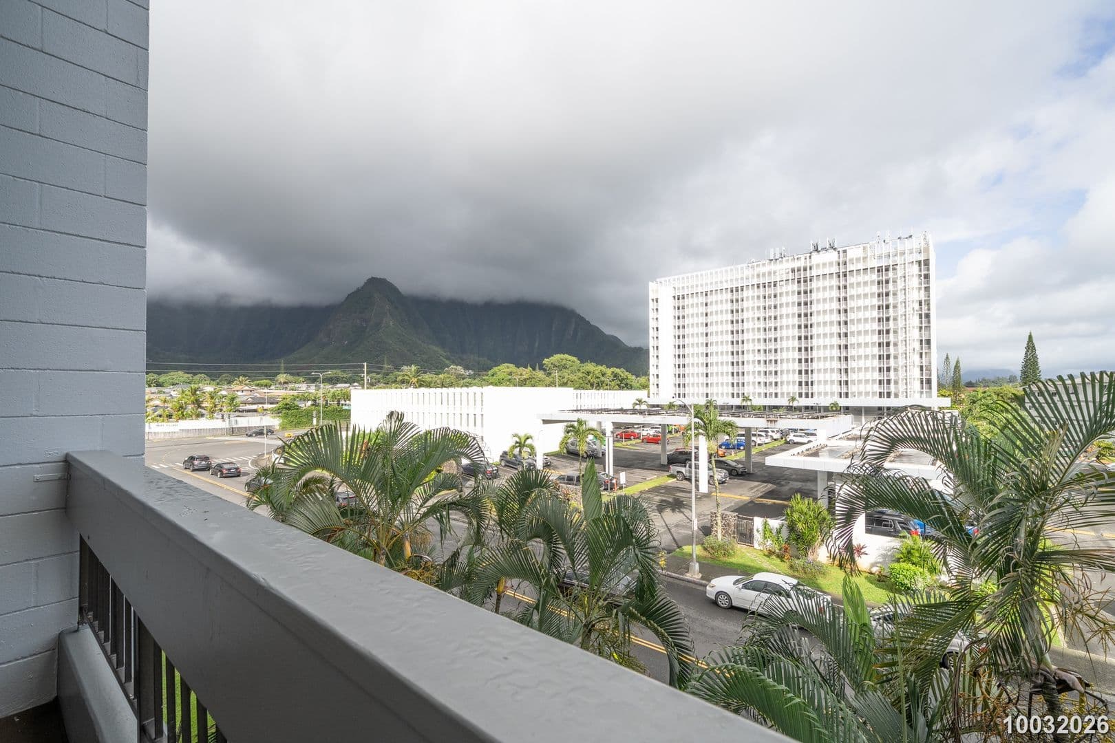 Kaneohe Condo: 46-270 Kahuhipa St. Apt. A402