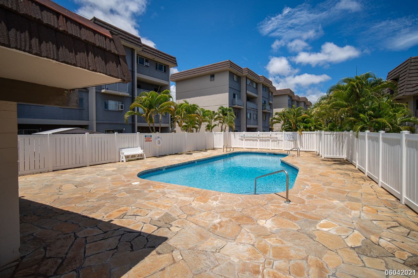 Honolulu Condo: 4280 Salt Lake Blvd Apt J66