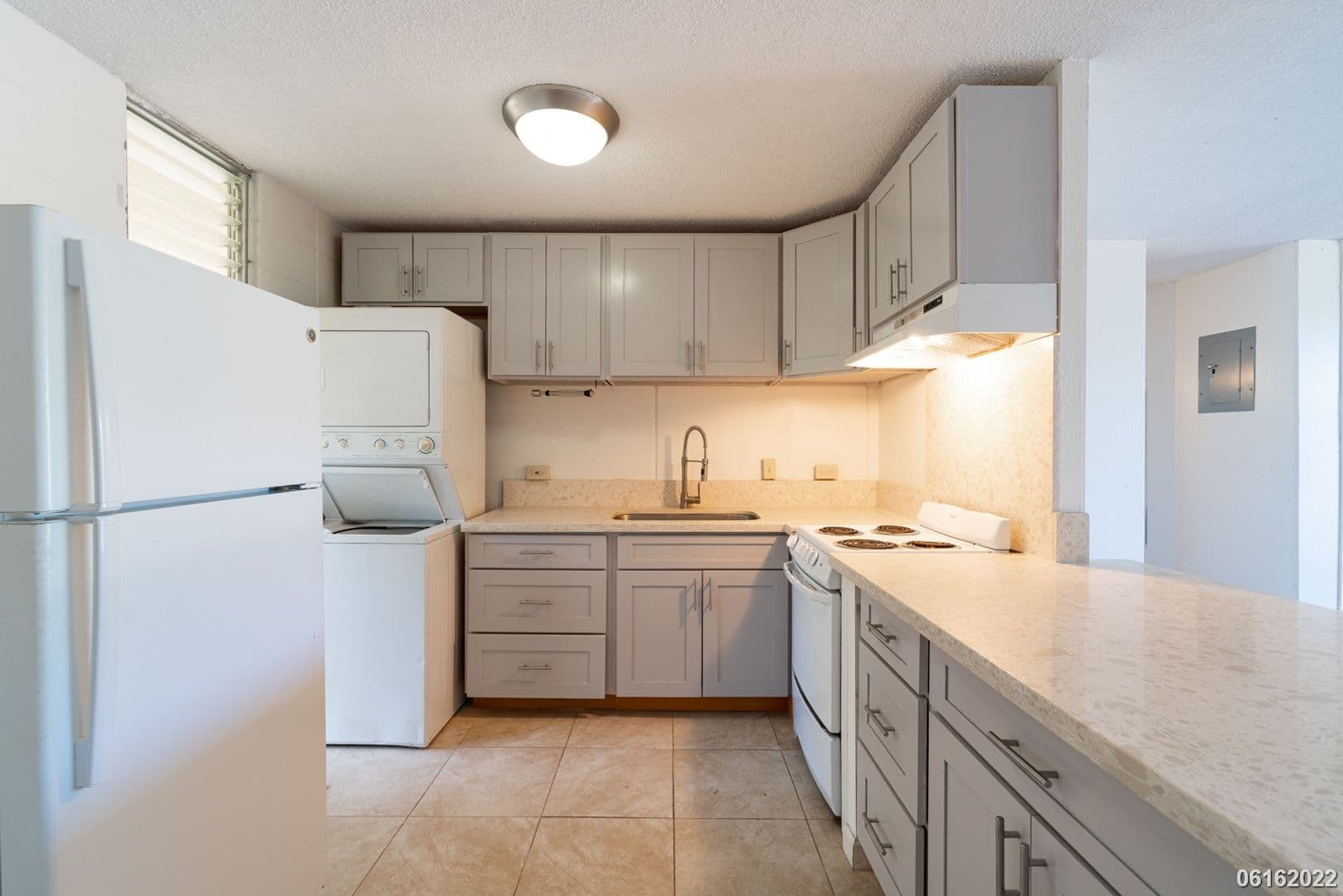 Mililani Condo: 95-2055 Waikalani Pl #B202