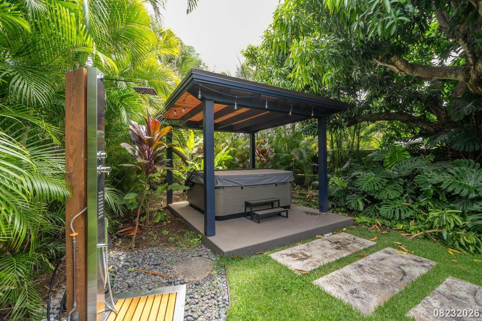 Kailua House: 427 Akoakoa Pl.