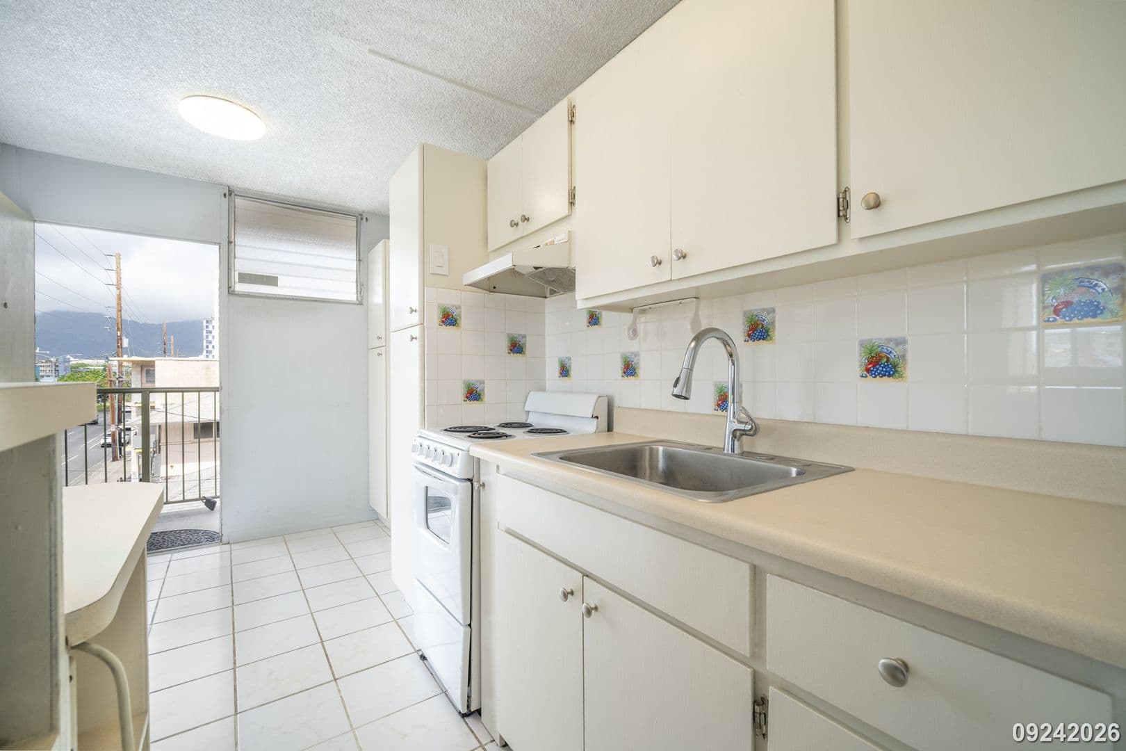 Honolulu House: 727 University Ave #201