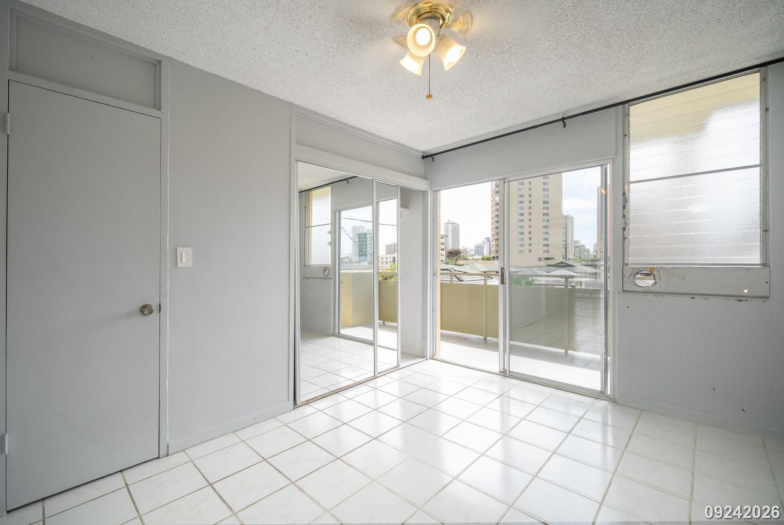 Honolulu House: 727 University Ave #201