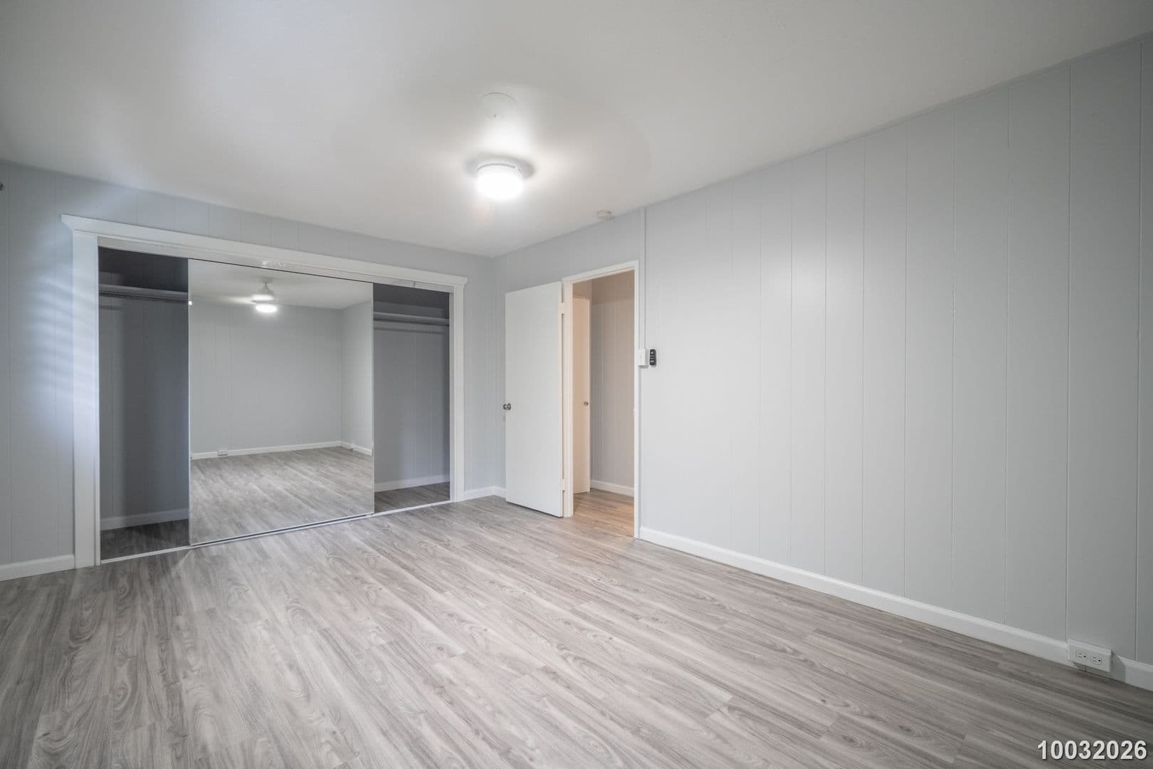 Honolulu House: 1583 Kalaepaa Dr C (Upstairs)