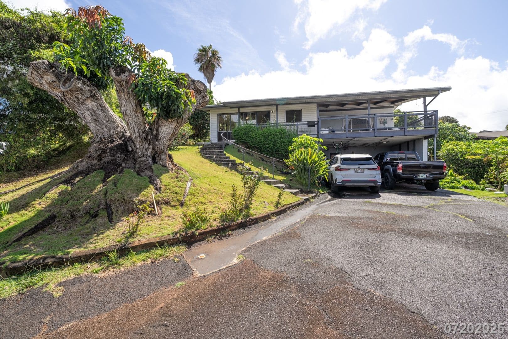 Aiea House: 99-1061 Manako Pl. -MAIN HOUSE-
