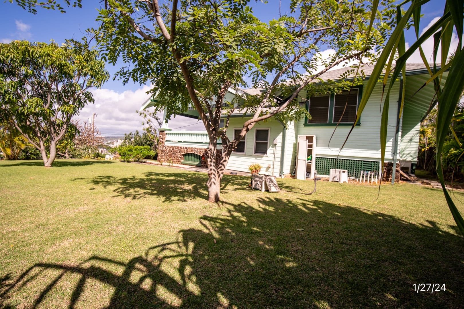 Honolulu House: 1671 Kamamalu Ave Main House