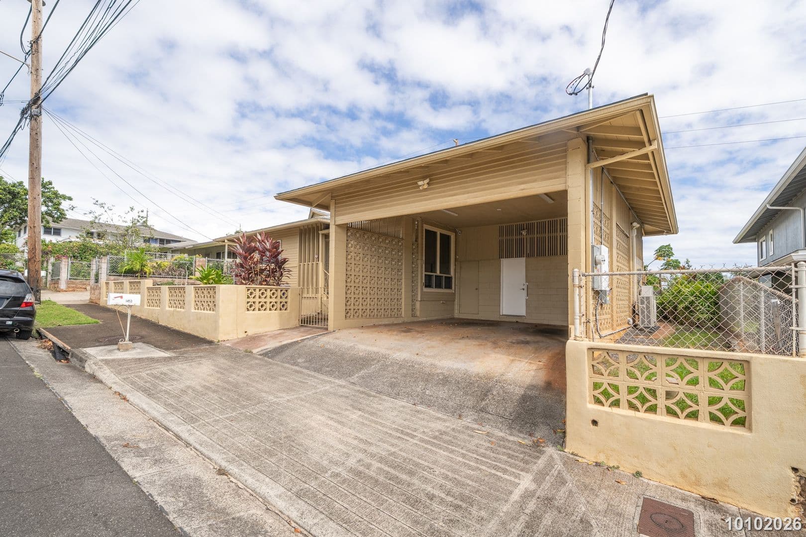 Pearl City House: 1453 Kalauipo St.