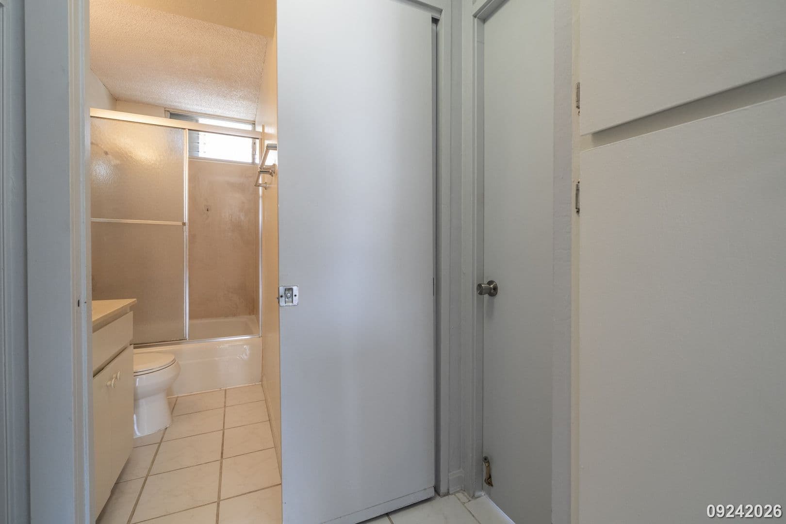 Honolulu House: 727 University Ave #201