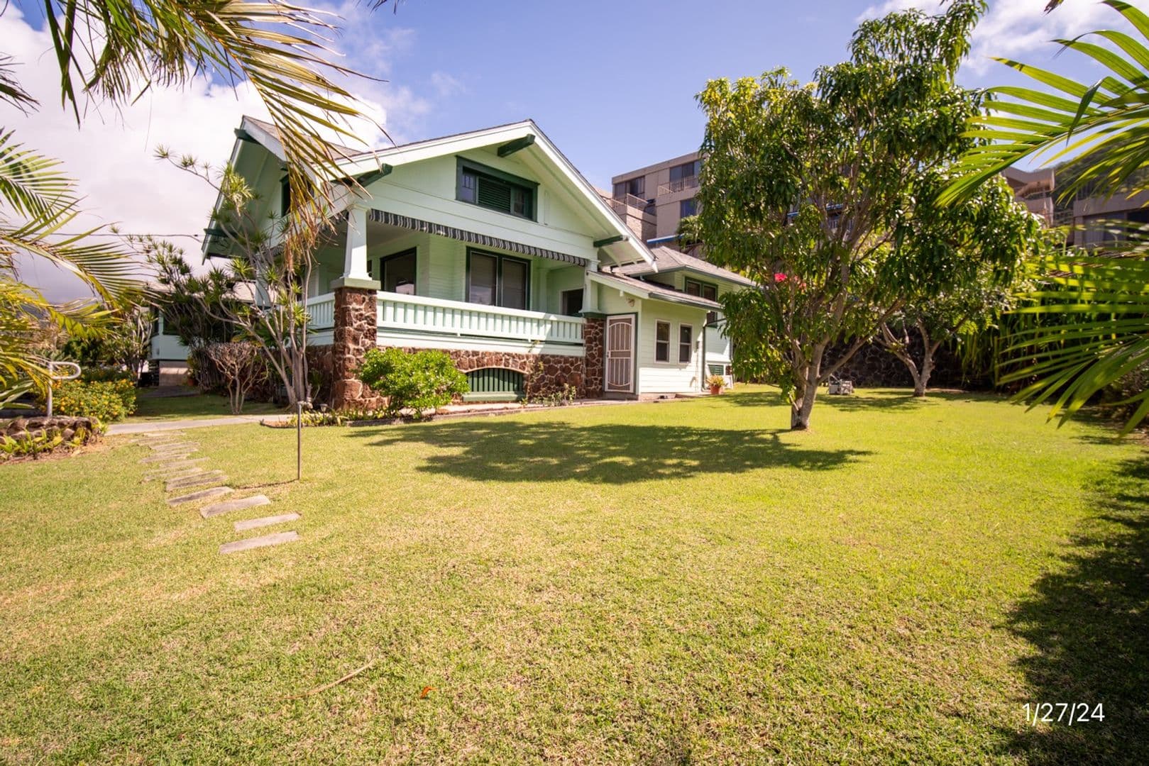 Honolulu House: 1671 Kamamalu Ave Main House
