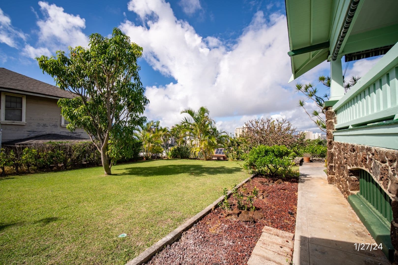 Honolulu House: 1671 Kamamalu Ave Main House