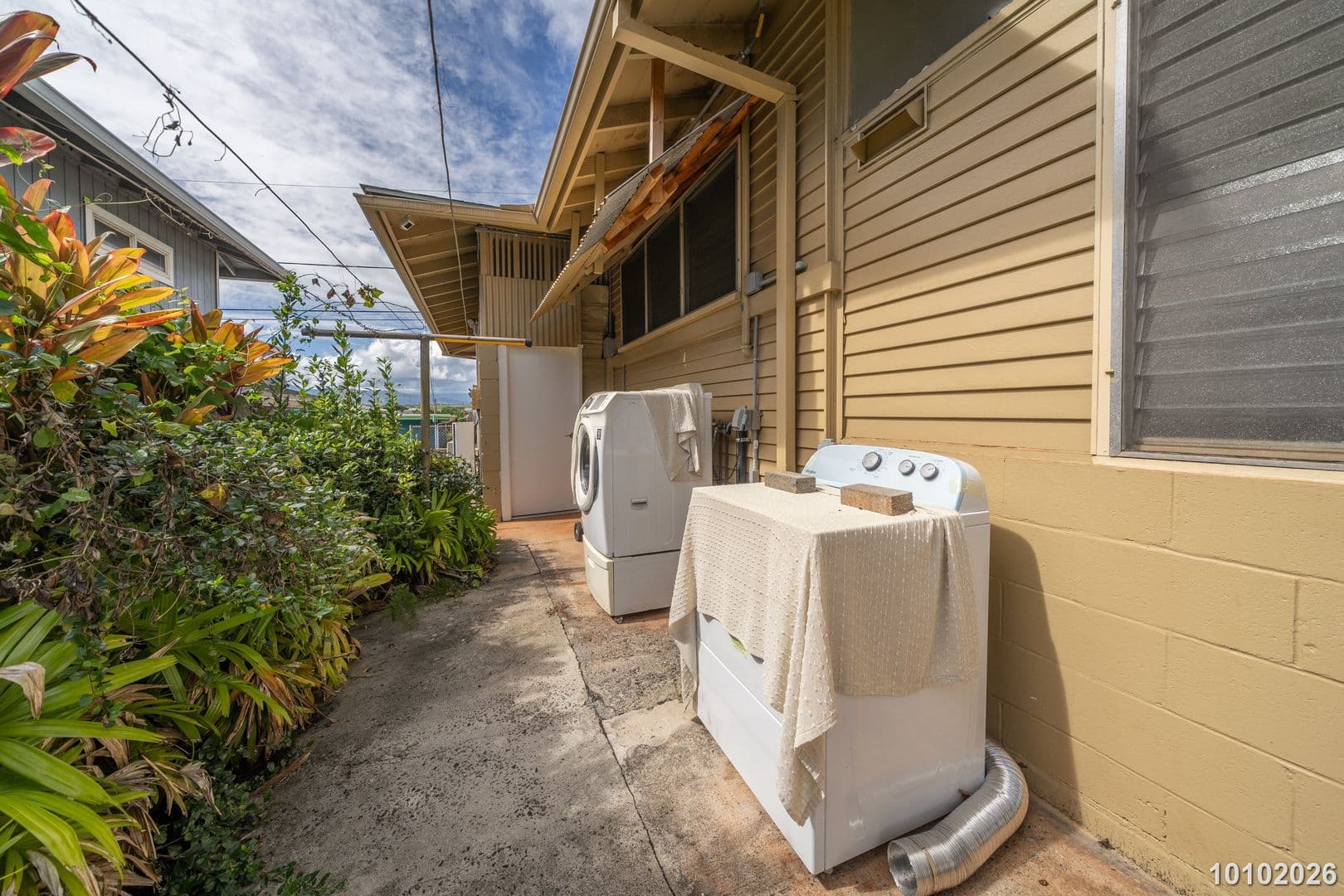 Pearl City House: 1453 Kalauipo St.