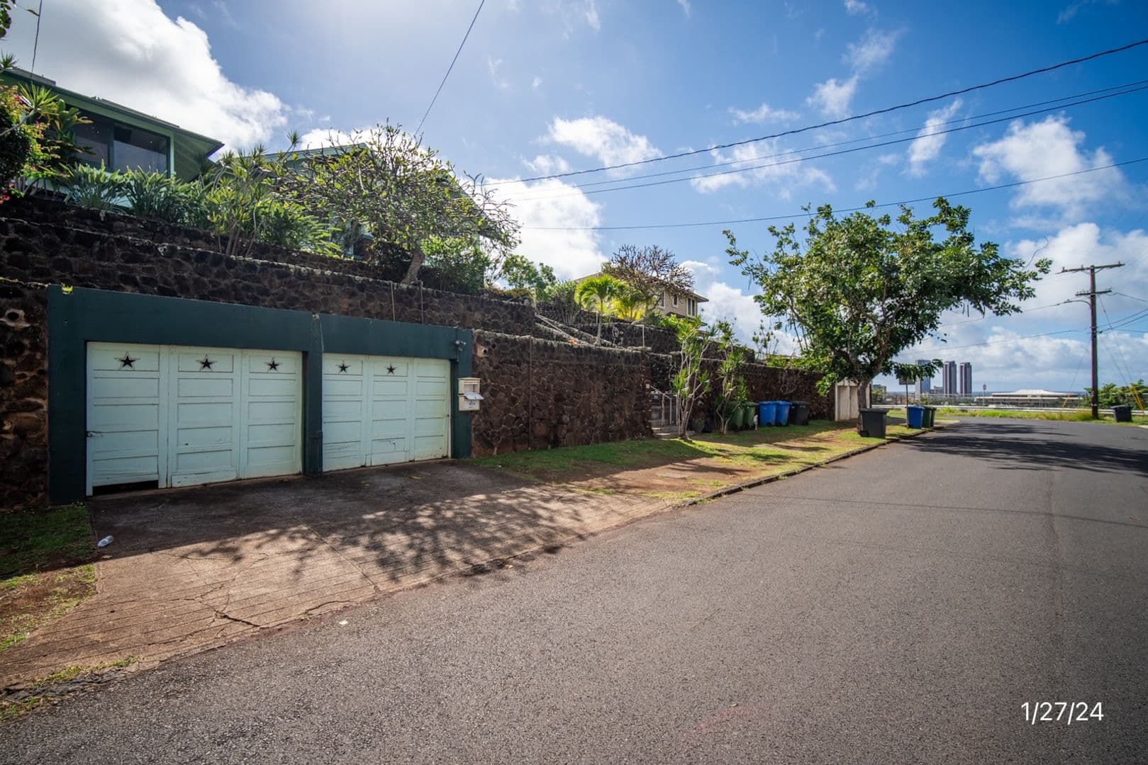 Honolulu House: 1671 Kamamalu Ave Main House