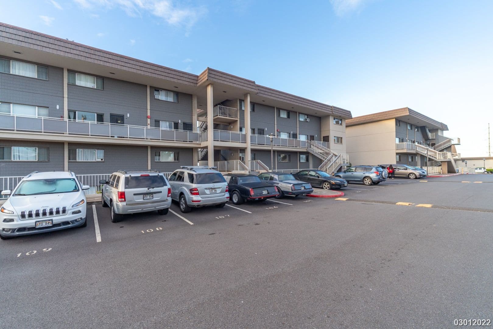 Honolulu Condo: 4280 Salt Lake Blvd Apt J66