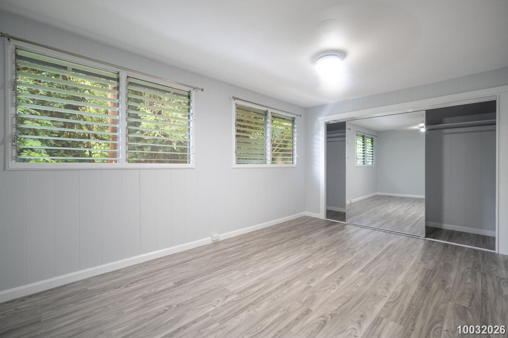Honolulu House: 1583 Kalaepaa Dr C (Upstairs)