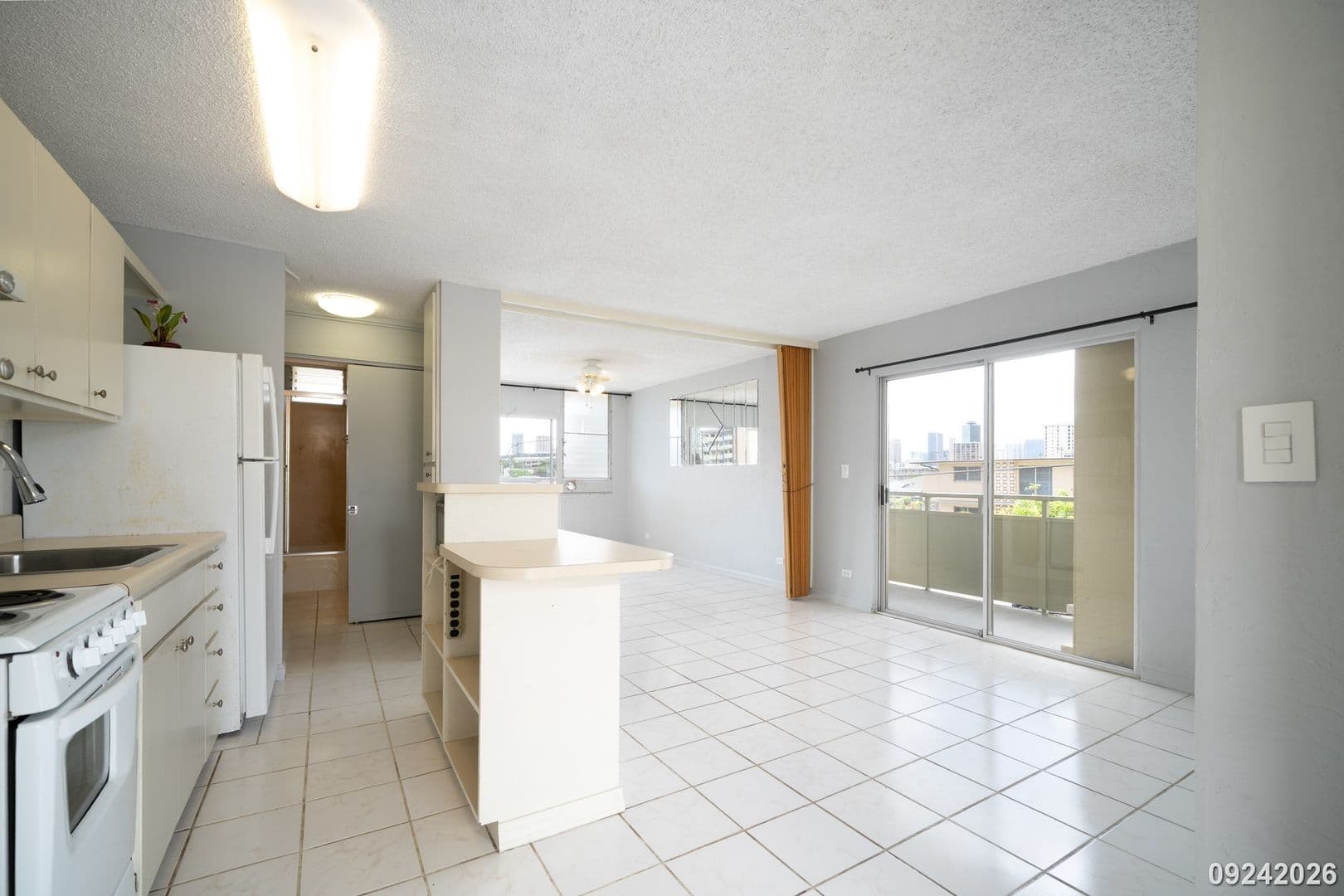 Honolulu House: 727 University Ave #201