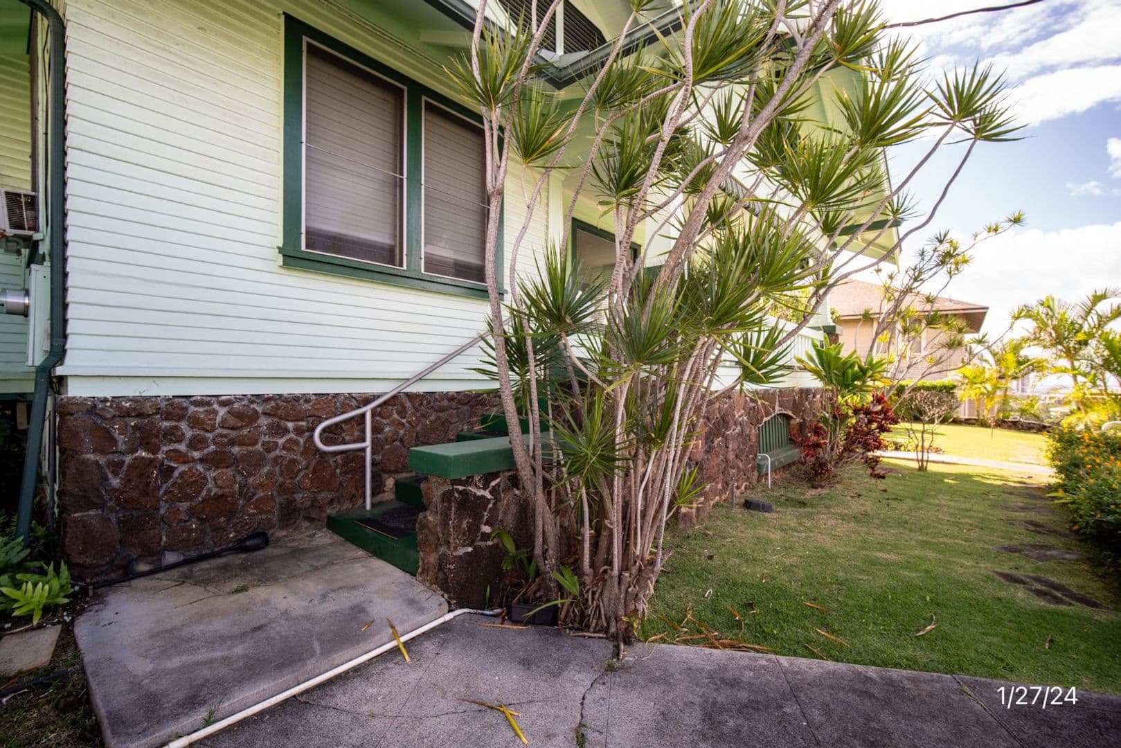 Honolulu House: 1671 Kamamalu Ave Main House