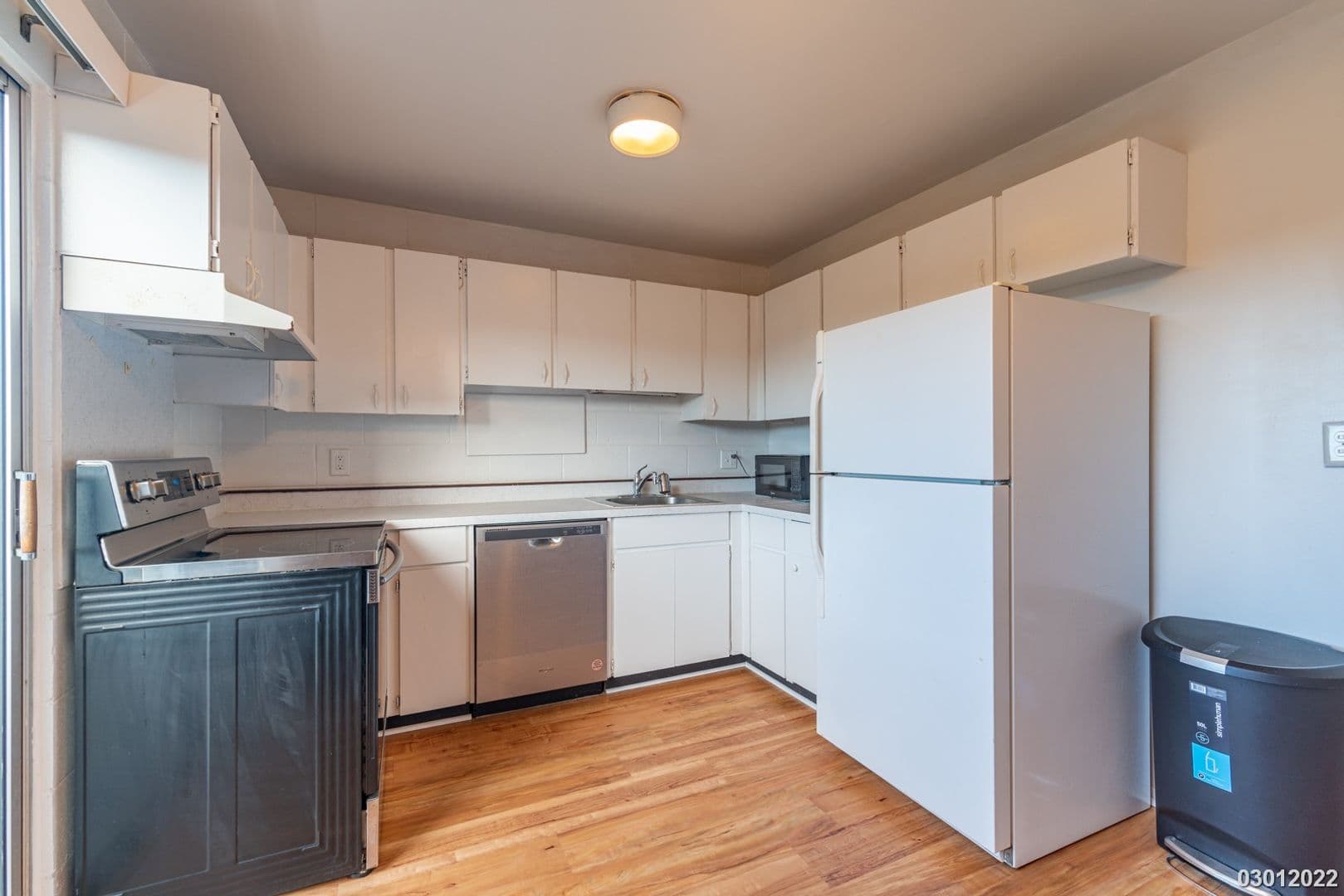 Honolulu Condo: 4280 Salt Lake Blvd Apt J66