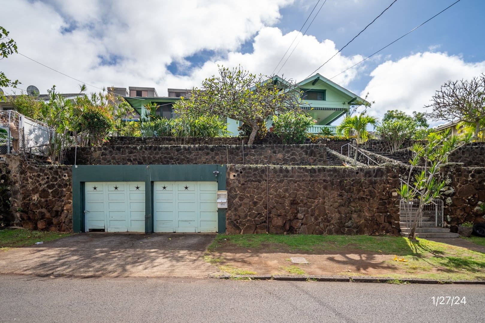 Honolulu House: 1671 Kamamalu Ave Main House
