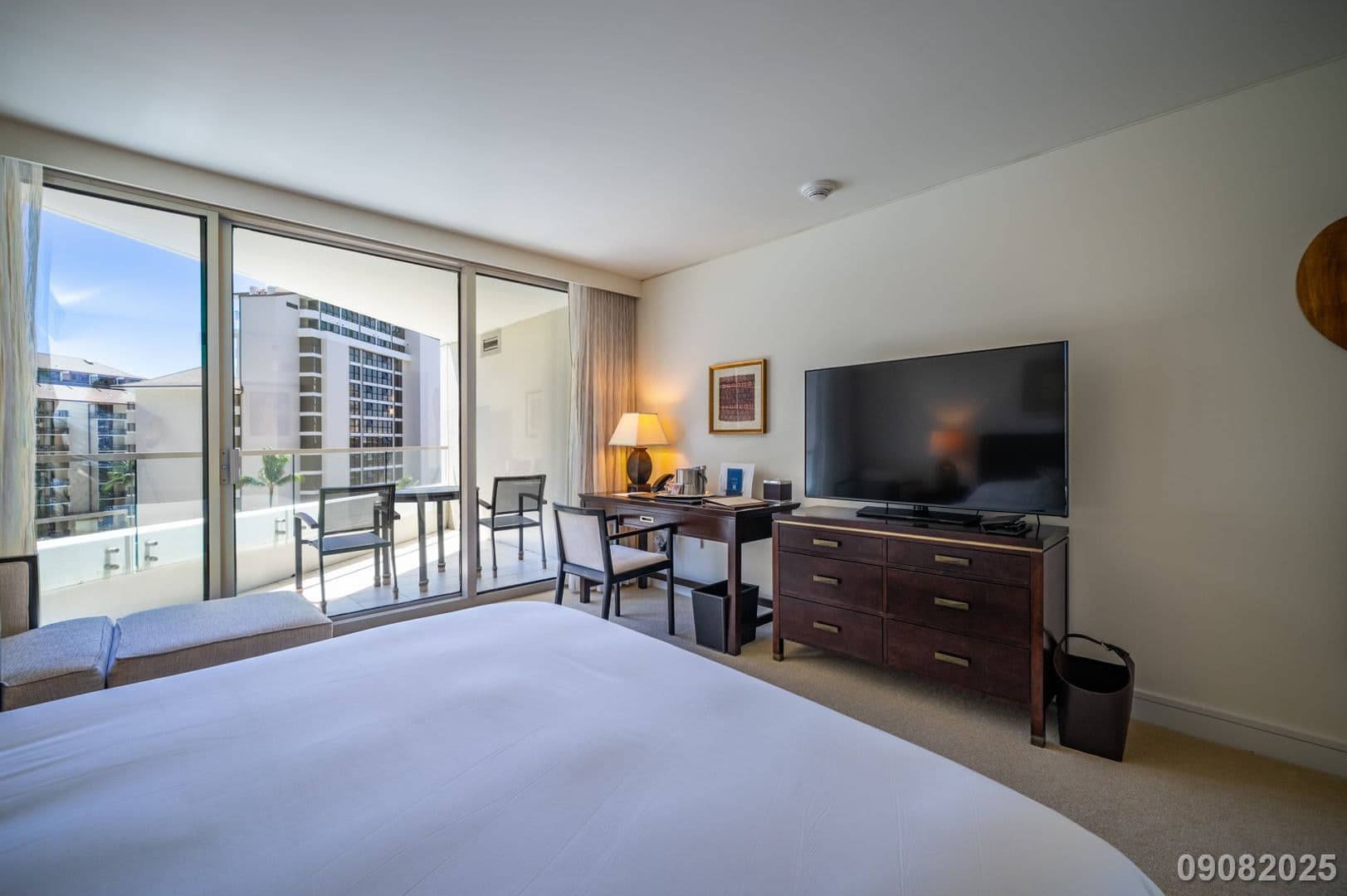 Honolulu Condo: 223 Saratoga Rd #918