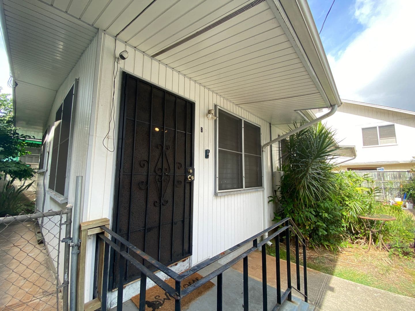 Honolulu House: 718 Hoawa St. B (back left downstairs unit)