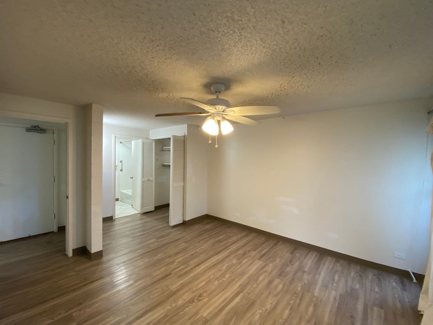 Honolulu House: 1436 Kewalo St., #204