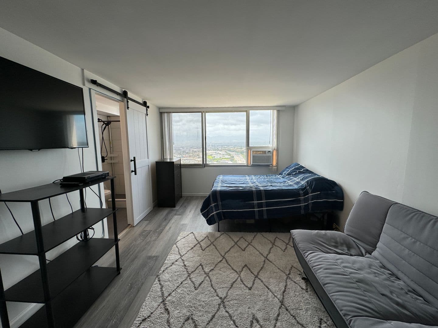 Aiea Condo: 98-288 Kaonohi St. #3201