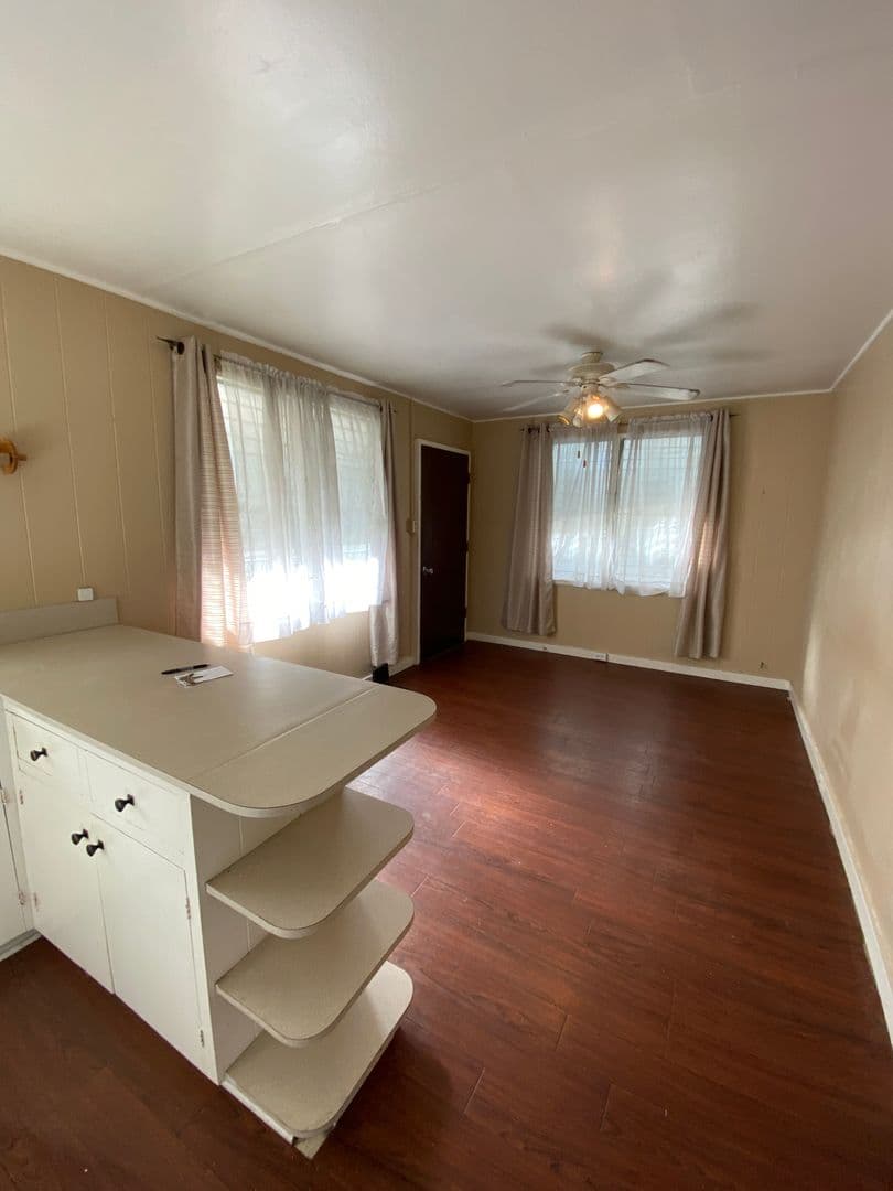 Honolulu House: 718 Hoawa St. B (back left downstairs unit)