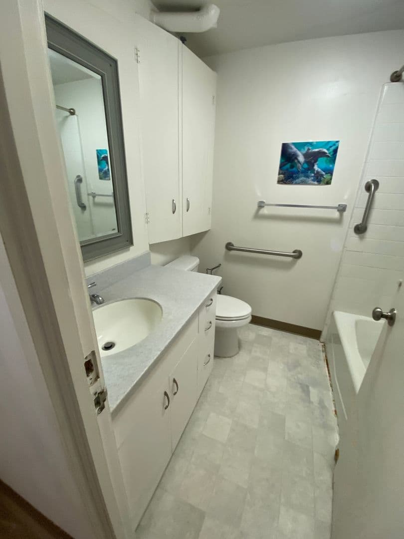 Honolulu House: 1436 Kewalo St., #204