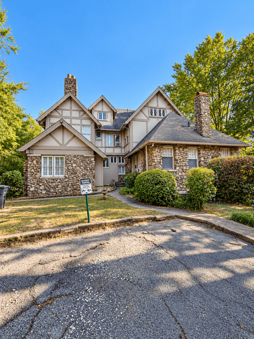 Birmingham Apartment: 2848 Highland Ave