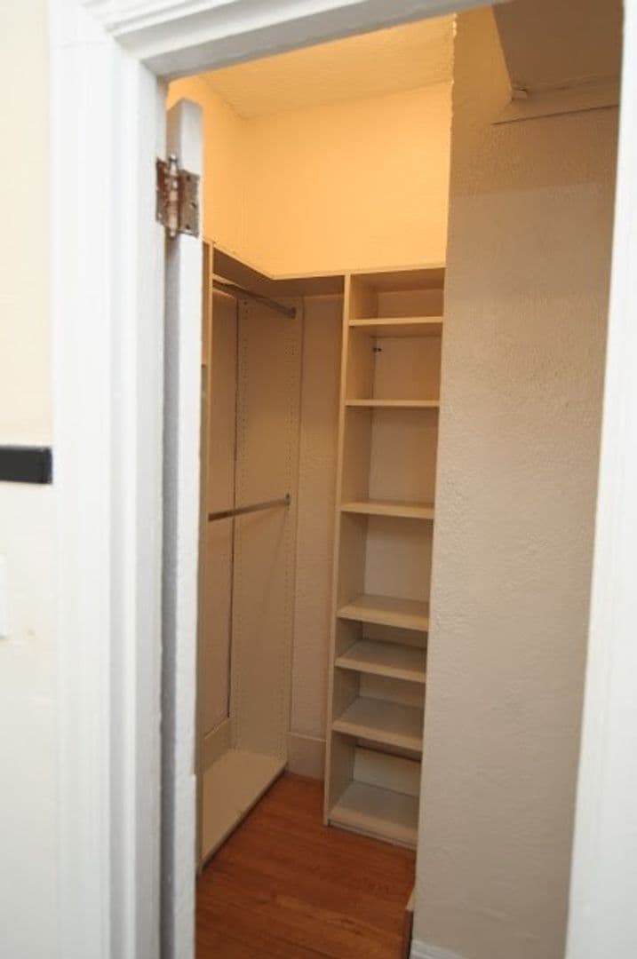 Birmingham Apartment: 2124 Highland Ave South