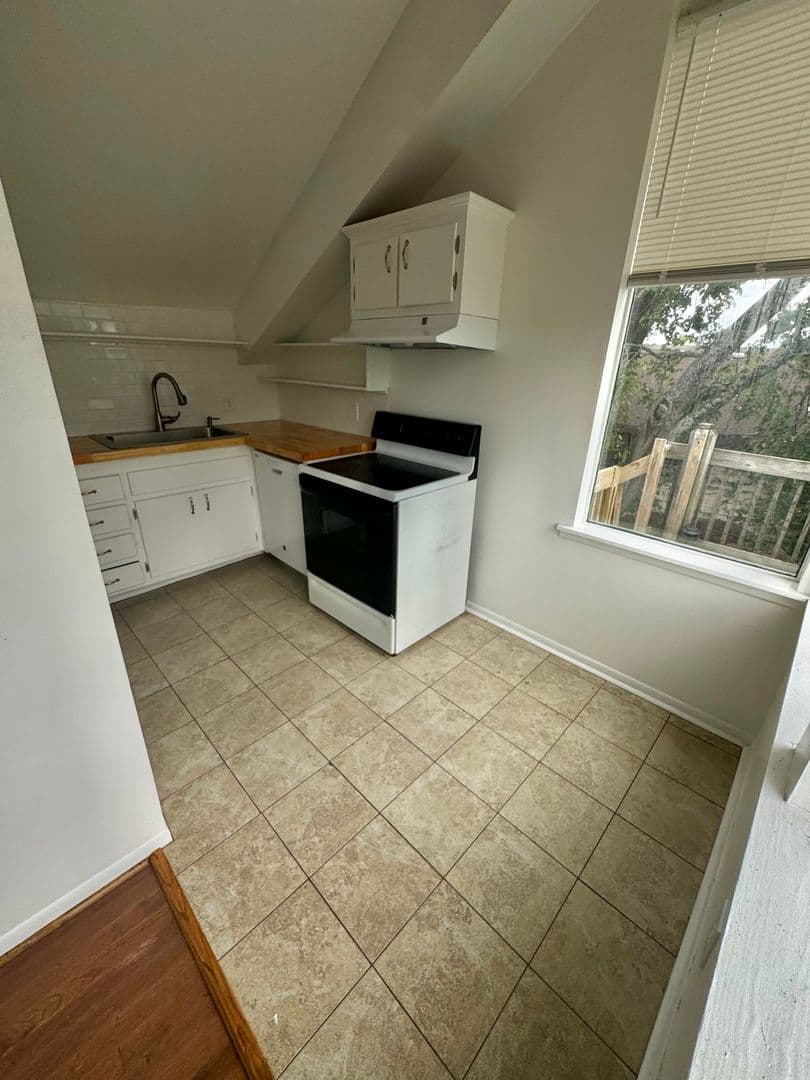 Birmingham Apartment: 2920 Rhodes Circle