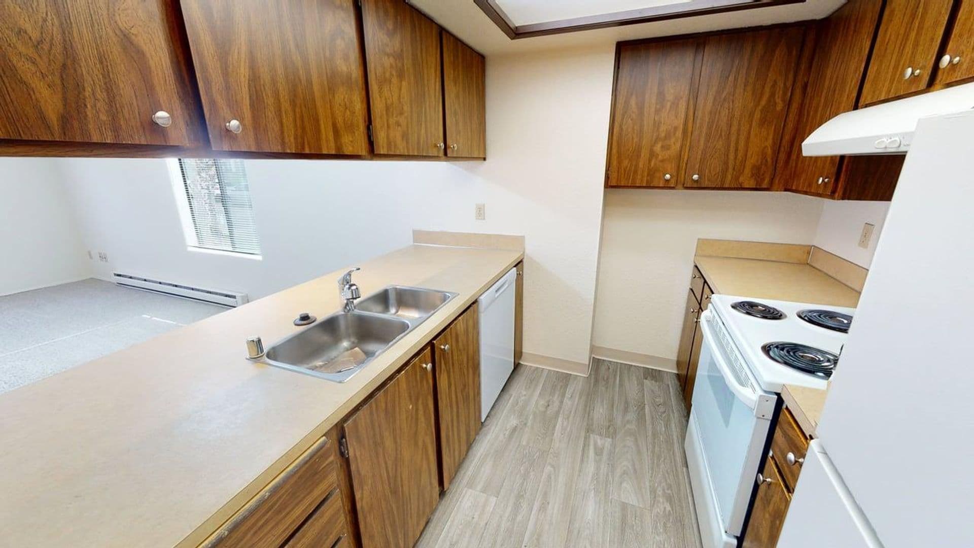 Seattle Apartment: 500 NE 70th St