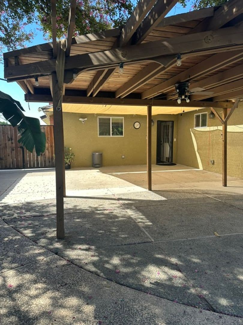 Fresno House: 5763 E Tarpey Dr