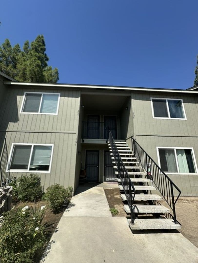 Fresno Apartment: 2025 E Pontiac Way
