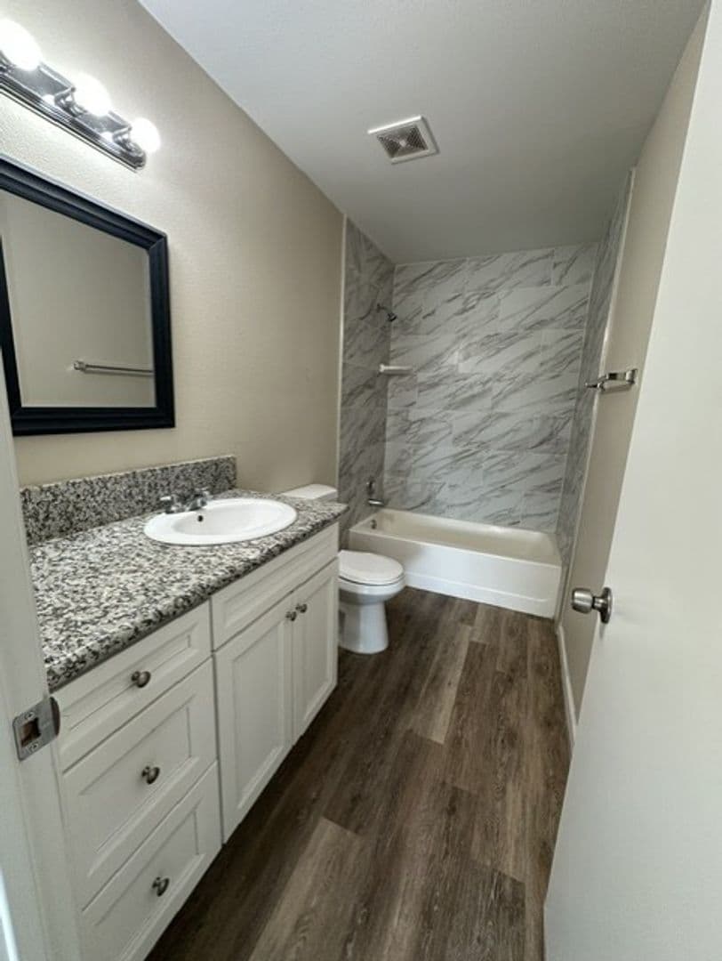 Fresno Apartment: 2025 E Pontiac Way