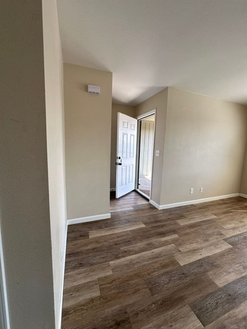 Fresno Apartment: 2025 E Pontiac Way