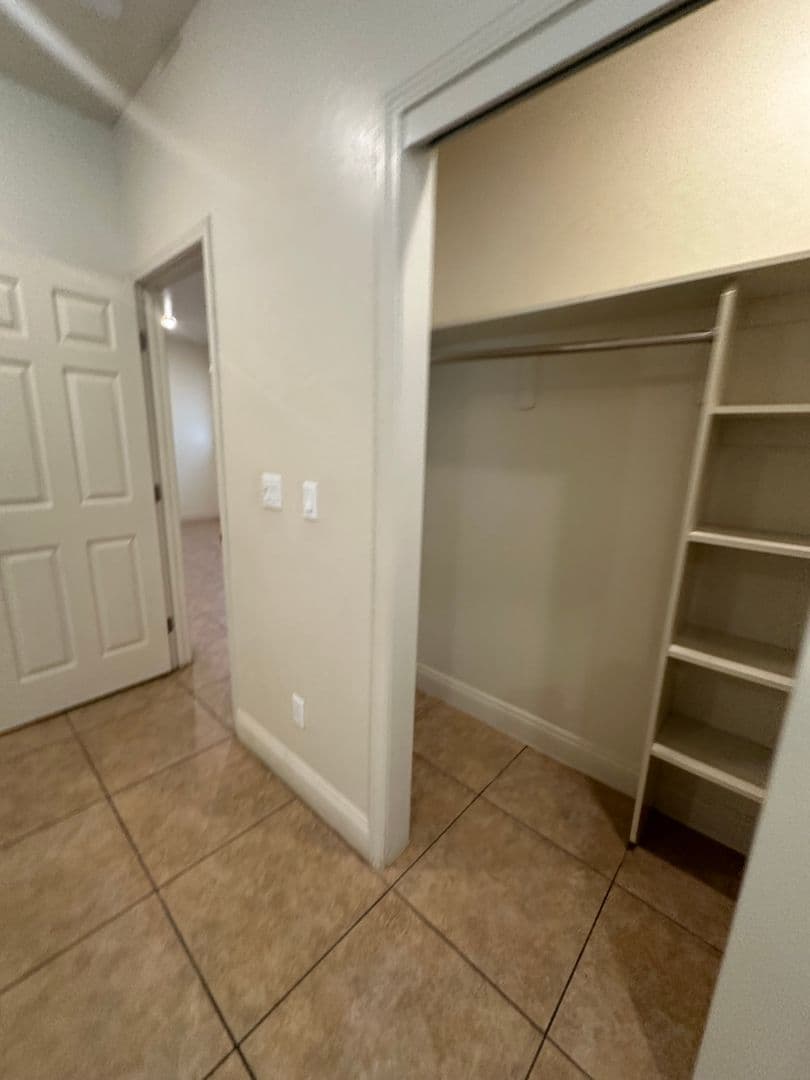 Parlier House: 13523 E Ann Ave