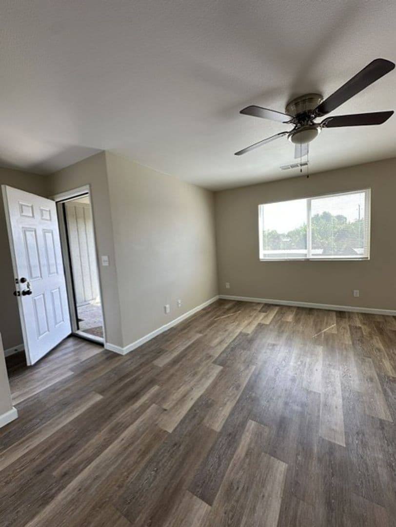 Fresno Apartment: 2025 E Pontiac Way