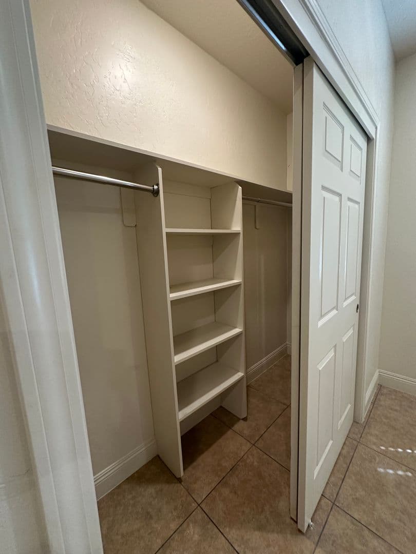 Parlier House: 13523 E Ann Ave