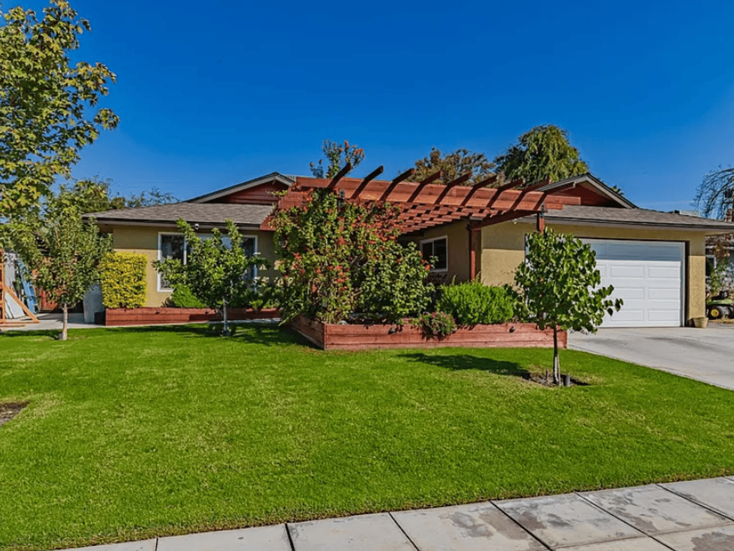 Fresno House: 5763 E Tarpey Dr