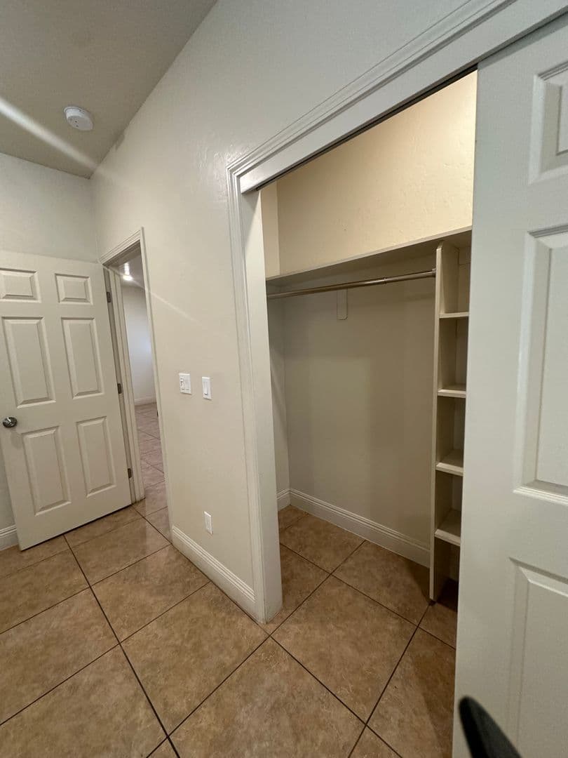 Parlier House: 13523 E Ann Ave